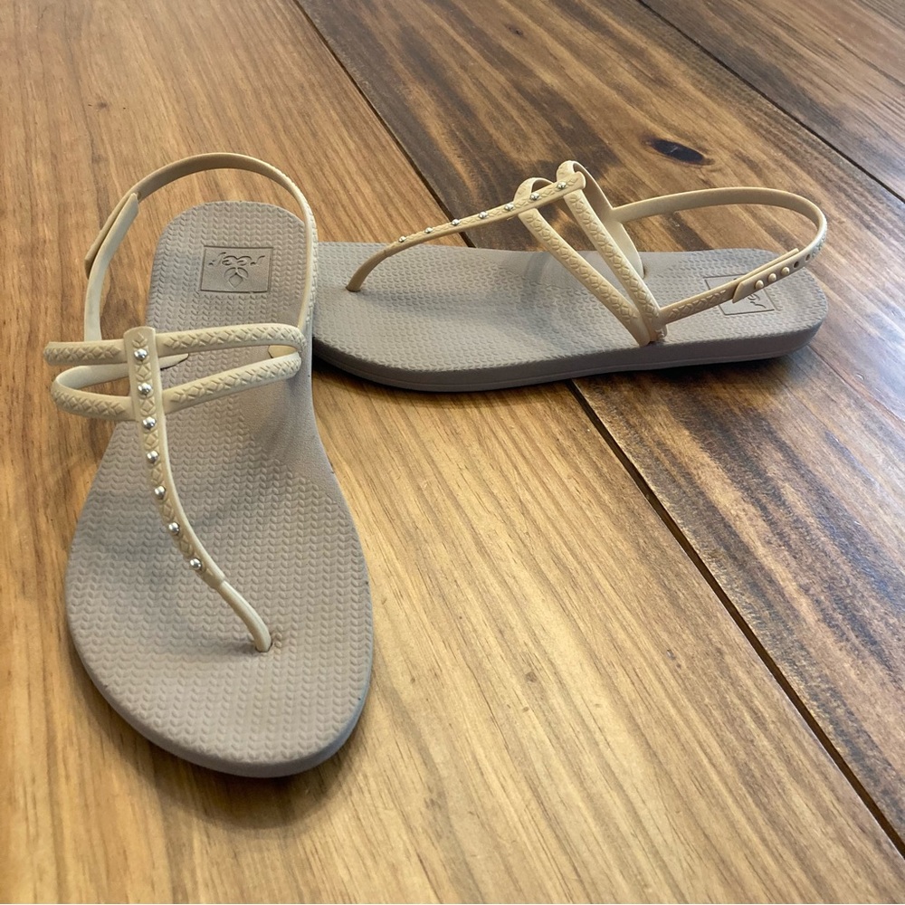 Reef Escape Lux T Stud Strappy Thong Sandals